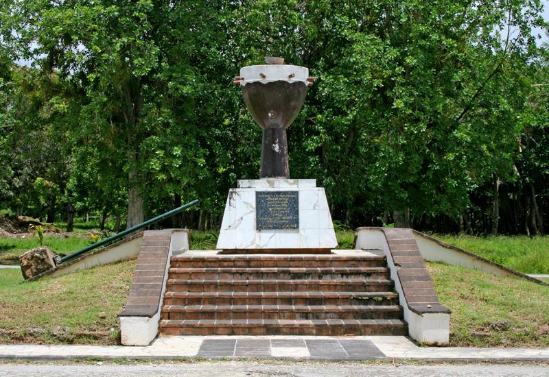 Situé en haut des marches, face à l'église, ce petit édifice amputé de sa croix commémore l'abolition de l'esclavage de 1848. Sur son socle est inscrit le mot Liberté. Créé au XIXè siècle, on dispose de peu d'éléments sur l'érection de ce monument. Certains avancent qu'il daterait de l'année de l'abolition, 1848, et prétendent qu'il serait le plus ancien monument commémoratif de l’abolition définitive de l’esclavage.